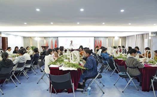 巧手展風(fēng)采 巾幗綻芳華|中非經(jīng)貿(mào)港舉辦“三八”婦女節(jié)插花手作活動(dòng)