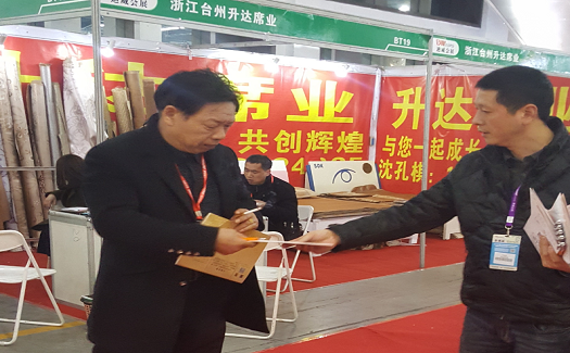 中非經貿港前往臺州涼席展宣傳，為企業(yè)提供外經貿綜合服務