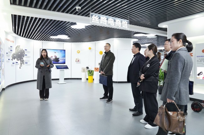 中國人民銀行浙江省分行副行長、國家外匯管理局浙江省分局副局長馮子興一行來中非經(jīng)貿(mào)港調(diào)研