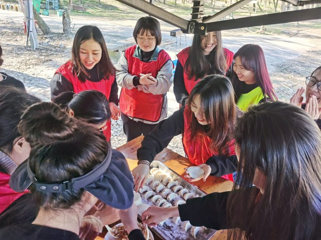 1733792057366890flpC.jpg 包餃子.jpg